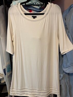J. Jill Cream Short Sleeve Tunic with Eyelet Trim